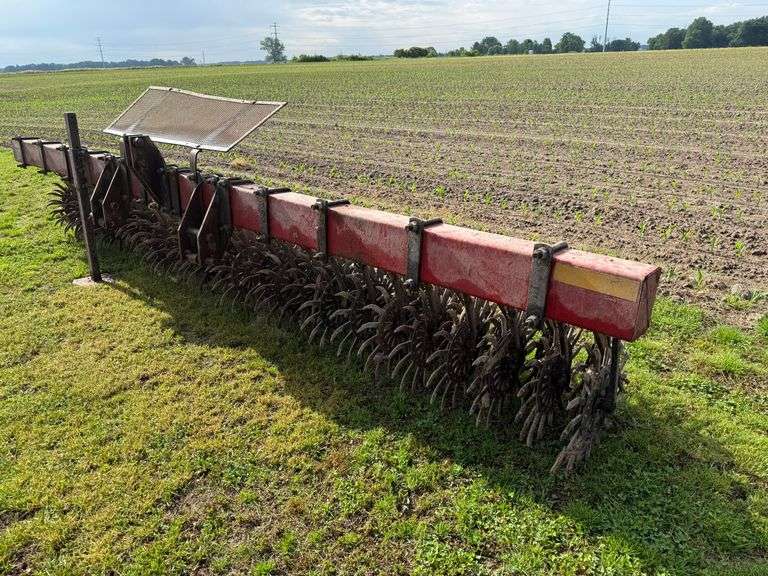 Hiniker 5700 rotary hoe 6 row & 1 owner
