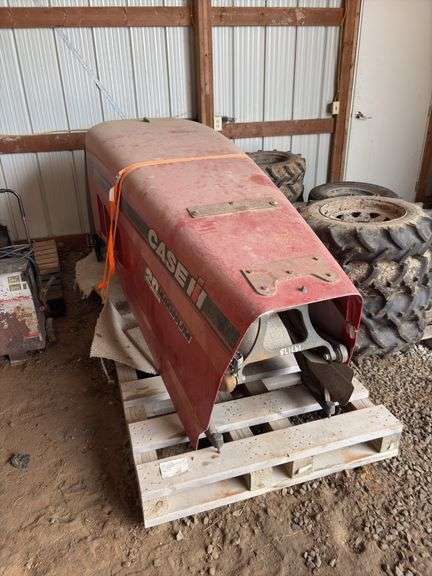 Case IH Magnum 305 Hood