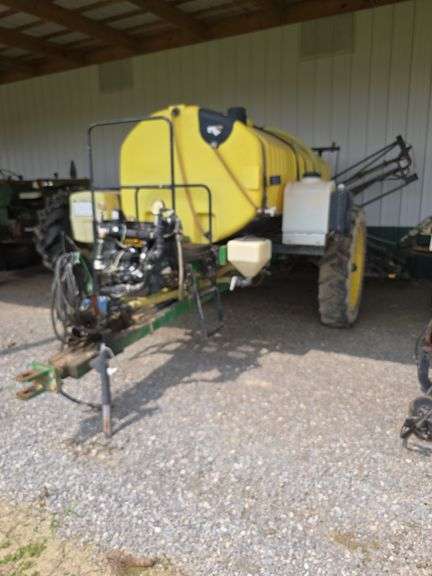 Pull Type Best Way Sprayer, 1000 gallon, Hyd Drive, s/n- 61126, with Raven controller and monitor