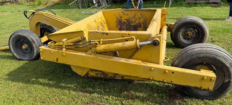 Eversman Hydraulic Scraper Model 2SD s/n 6505, 2 yard dirt scoop