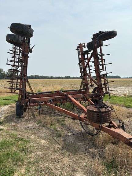 Mckee S-Tine Field Cultivator, 28ft, Double Basket, 6 front weights