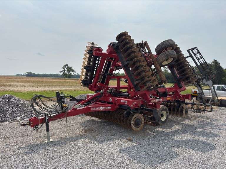 2021 McFarlane Incite 5124, 24ft, single basket, 3 bar harrow, Hyd Gang Adjust from 3-9 degree, s/n- 24479.