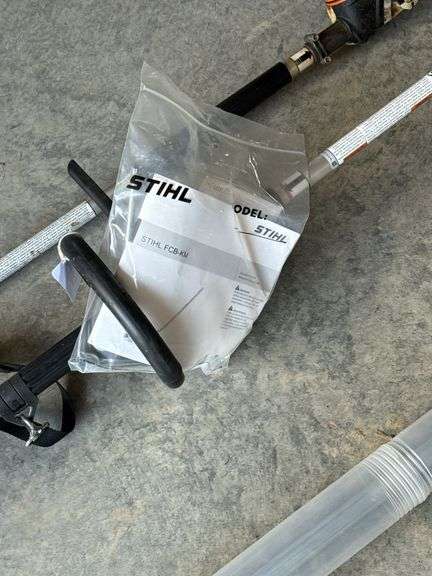 Stihl KM 131R Edger, Like new, also comes with limb saw and extension