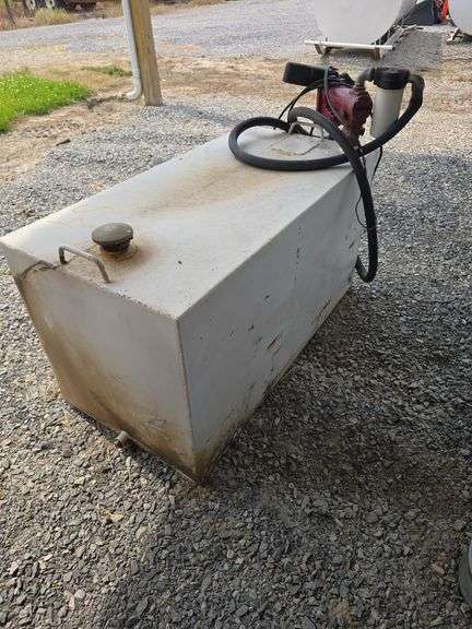 100 Gallon Portable Fuel tank, with pump