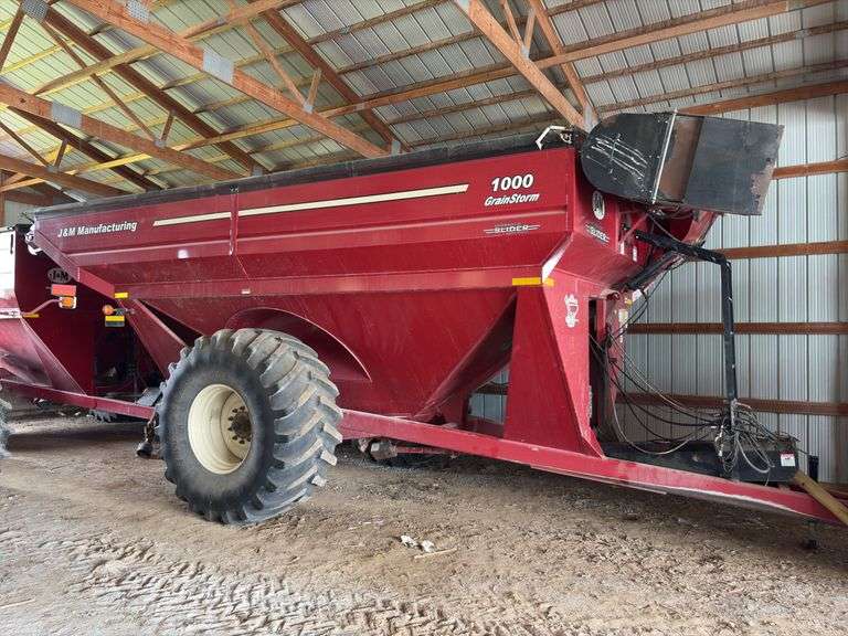 2012 J&M 1000 Grain Storm, 20'' Auger, 900/60R32, Roll Tarp, Rear Camera, Extended Reach, Big 1000pto, Hydraulic Auger Sliding System, s/n- 2899.