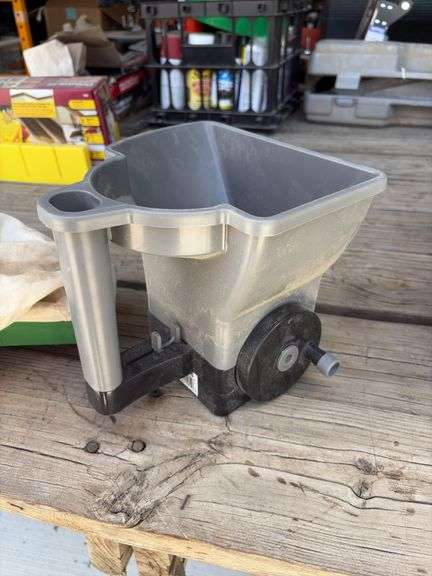 2 Hand Spreaders