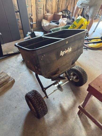 Agri-Fab Pull Type Yard Spreader