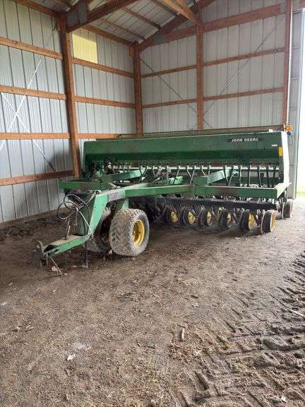 John Deere 750 Wheat Drill, 15ft, Front Dolly Wheels, 7 1/2'' spacing, s/n- NOO750X016600.