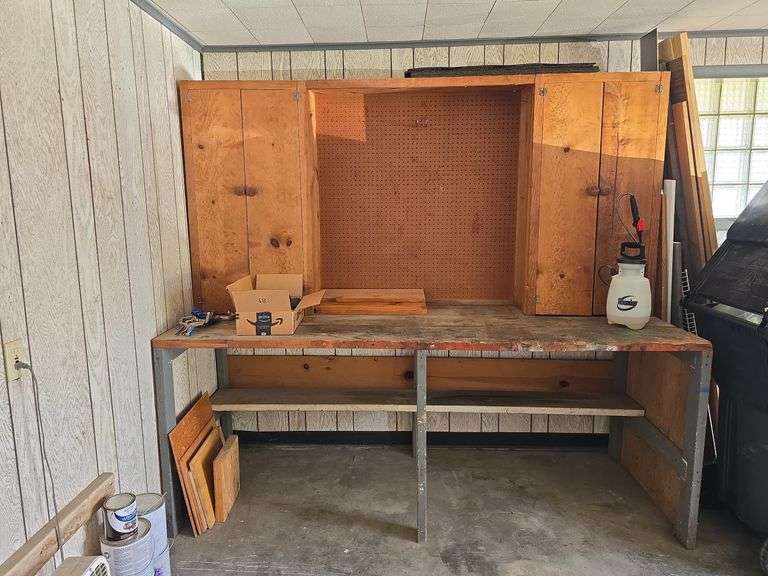 Wooden Work Bench, buyer brings help to load