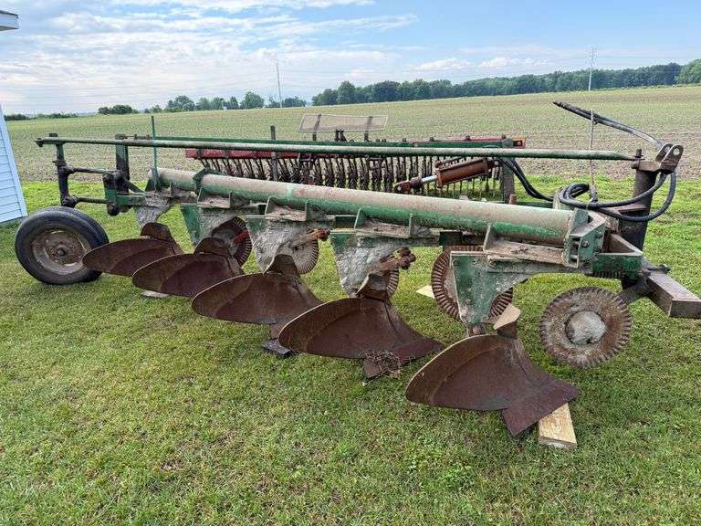 Oliver 5 bottom moldboard plow 3pt.