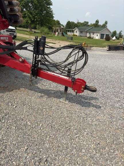 2021 McFarlane Incite 5124, 24ft, single basket, 3 bar harrow, Hyd Gang Adjust from 3-9 degree, s/n- 24479.