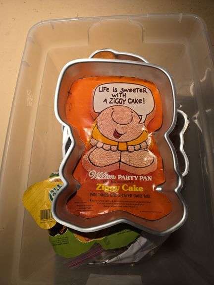Character cake pans