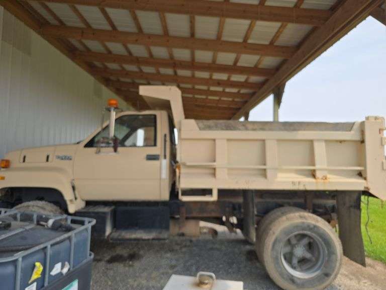 1994 Topkick Dump Truck, Cat 3116 6.6ltr, Good Tires, Automatic, 10ft Bed, Cat Diesel, Grain Chute, 133,885 miles, VIN-IGDM7H1J5R503772