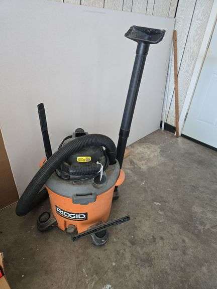 Rigid 12 gallon shop-vac, with attachments