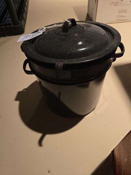 Granite pot with strainer and ladle