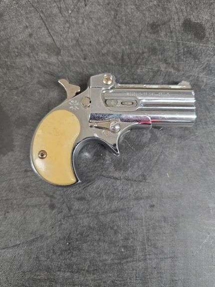 Davis Industries Model D-22 Derringer with case, 22 Caliber, gun smith special