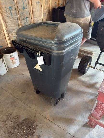 Trash Can on Wheels with large  rope