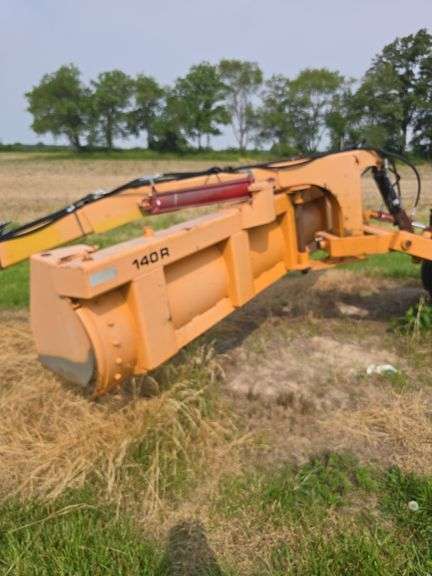 Hurricane 140R Hyd. Blade, Hyd. Tilt, 3 remotes, Good Tires, Rear Weight Box