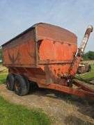 UFT Grain Cart, Tandem Axle, 700 bushel, small 1000pto, 2 remotes, Roll Tarp