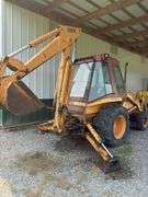 Case 580E Backhoe, 82'' Bucket, 2wd, Out Riggers, 24'' Rear Bucket, 17.5 L-24 Rear Tires, Hour meter is broken s/n 12101943.