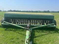 John Deere 8300 soybean/wheat drill 13' wide 7" spacing