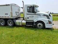 2014 Volvo Semi, Automatic, Power Windows and Power Locks, Heat/AC,  D13 435hp XE Package, Volvo Automatic, 12,000 front axle, Radio, Volvo Engine, 536,970 miles, New Injectors, Twin Aluminum Fuel Tanks, Sliding 5th Wheel, 90% rear tires, 176'' Wheelbase, VIN- 4V4NC9EH5EN129608.