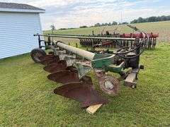 Oliver 5 bottom moldboard plow 3pt.