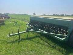 John Deere 8300 soybean/wheat drill 13' wide 7" spacing