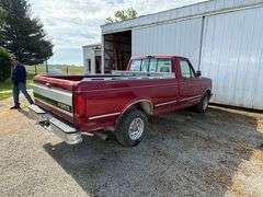 1994 Ford F150 pickup truck 125,241 miles, runs & drives, reg cab, 8' bed Maroon vin 1FTEF15N9RNA19130.