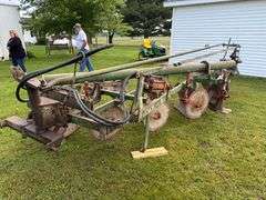Oliver 5 bottom moldboard plow 3pt.