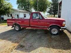 1994 Ford F150 pickup truck 125,241 miles, runs & drives, reg cab, 8' bed Maroon vin 1FTEF15N9RNA19130.