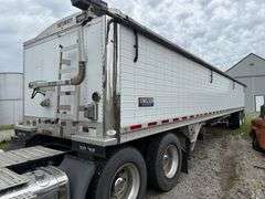 2018 Wilson Pacesetter Hopper Bottom Semi Trailer, 41ft,  Electric Tarp, New Tarp 3 years ago, automatic hoppers with remote, Ag Hoppers, 11R22.5, like new rear tires, vin 1W14422A8J2269611.