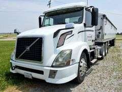 2014 Volvo Semi, Automatic, Power Windows and Power Locks, Heat/AC,  D13 435hp XE Package, Volvo Automatic, 12,000 front axle, Radio, Volvo Engine, 536,970 miles, New Injectors, Twin Aluminum Fuel Tanks, Sliding 5th Wheel, 90% rear tires, 176'' Wheelbase, VIN- 4V4NC9EH5EN129608.