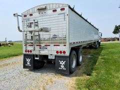 2018 Wilson Pacesetter Hopper Bottom Semi Trailer, 41ft,  Electric Tarp, New Tarp 3 years ago, automatic hoppers with remote, Ag Hoppers, 11R22.5, like new rear tires, vin 1W14422A8J2269611.