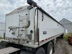 2018 Wilson Pacesetter Hopper Bottom Semi Trailer, 41ft,  Electric Tarp, New Tarp 3 years ago, automatic hoppers with remote, Ag Hoppers, 11R22.5, like new rear tires, vin 1W14422A8J2269611.