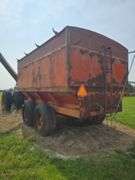 UFT Grain Cart, Tandem Axle, 700 bushel, small 1000pto, 2 remotes, Roll Tarp