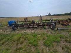 3pt Ridger with hyd leveling bar.