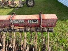 Hiniker 5700 rotary hoe 6 row & 1 owner