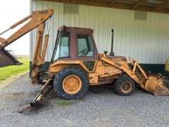 Case 580E Backhoe, 82'' Bucket, 2wd, Out Riggers, 24'' Rear Bucket, 17.5 L-24 Rear Tires, Hour meter is broken s/n 12101943.
