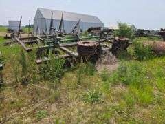 John Deere 1710 13 Shank, no disc blades,  12 front weights, with rear hitch