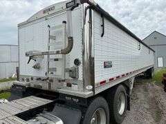 2018 Wilson Pacesetter Hopper Bottom Semi Trailer, 41ft,  Electric Tarp, New Tarp 3 years ago, automatic hoppers with remote, Ag Hoppers, 11R22.5, like new rear tires, vin 1W14422A8J2269611.