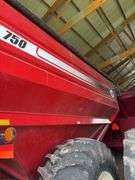 2018 J&M 750 Grain Cart, Roll Tarp, Hyd Tilt Spout, Big 1000pto, 18'' Auger, 30.5L-32, Camera, s/n- 1701425.