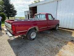 1994 Ford F150 pickup truck 125,241 miles, runs & drives, reg cab, 8' bed Maroon vin 1FTEF15N9RNA19130.