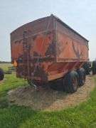 UFT Grain Cart, Tandem Axle, 700 bushel, small 1000pto, 2 remotes, Roll Tarp