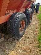 UFT Grain Cart, Tandem Axle, 700 bushel, small 1000pto, 2 remotes, Roll Tarp