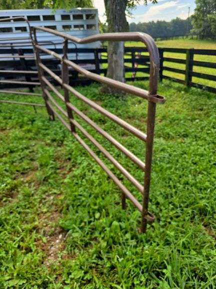 1 12ft arena gate, 1 10ft arena gate
