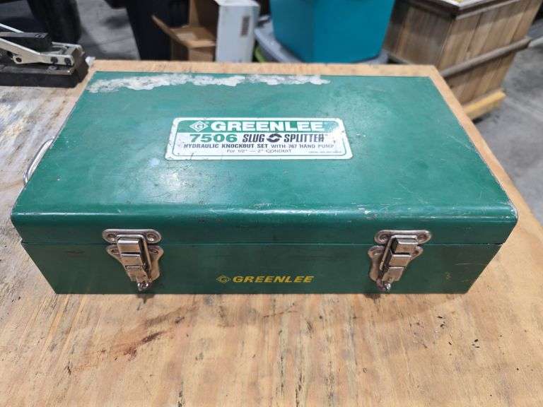Greenlee 7506 slug splitter hydraulic knockout set with 767 hand pumps for 1/2"-2" conduit