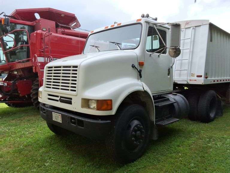 1993 International 8100 Semi, Automatic, Single Axle, DT466, Bench Seat, Spring Ride, Rear Hitch, Air Brakes, 250,420 miles