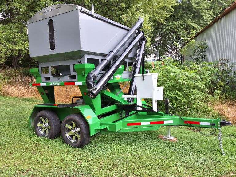 Travis Hitch Doc Seed Tender SC2200, Like New, Telescoping Auger Tube, with DIGI Star GT400 scales, Honda 240 Engine, Electric Start, Roll Tarp, Talc Inductor
