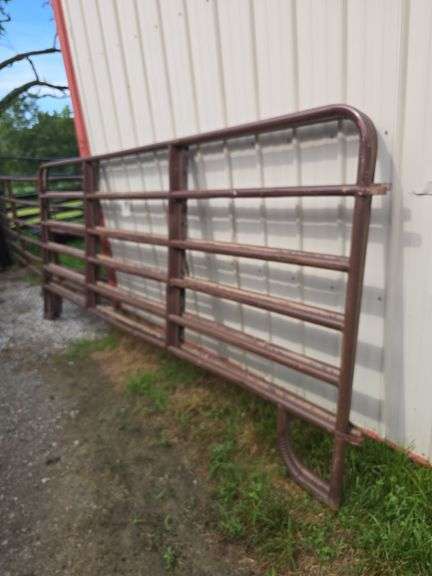 2 12ft standing arena gates.